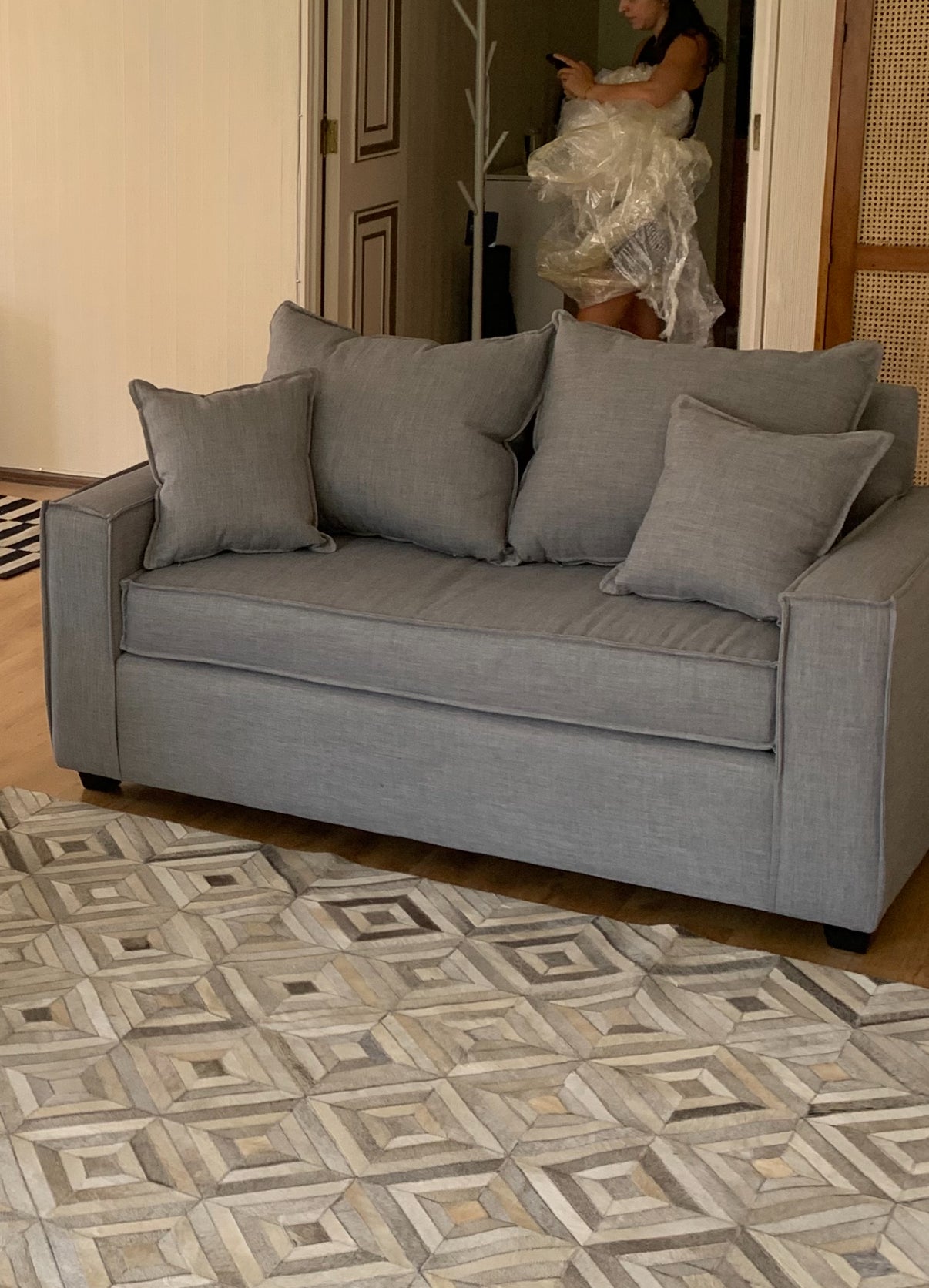 Sofá 3 Cuerpos Homero / 2 Cojines Grandes & 2 Pequeños / Asiento Cuadrado o Caramelo