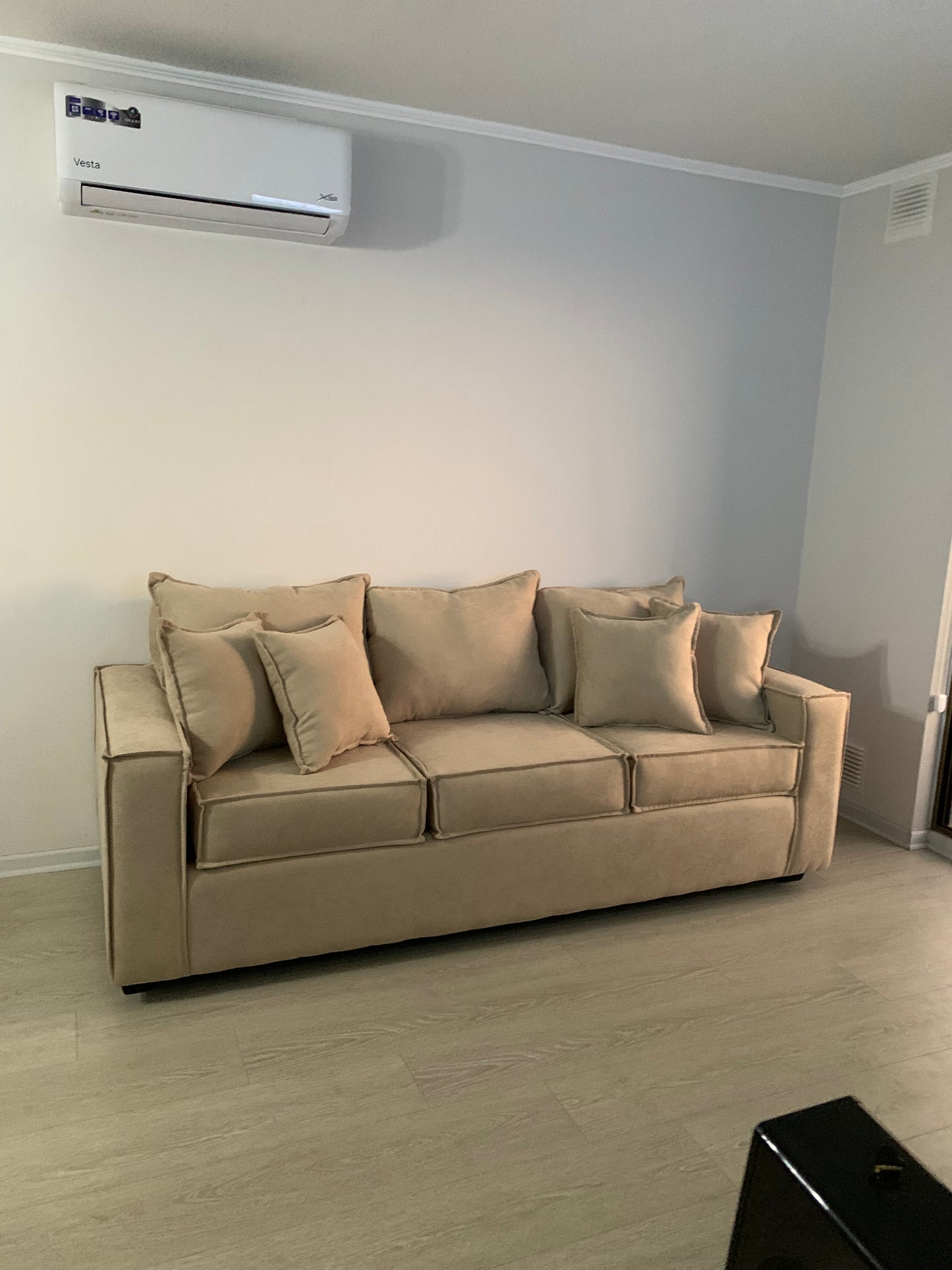 Sofá 3 Cuerpos Homero con Asientos de Resortes / Varios Colores / Estilo Clásico y Asiento Caramelo